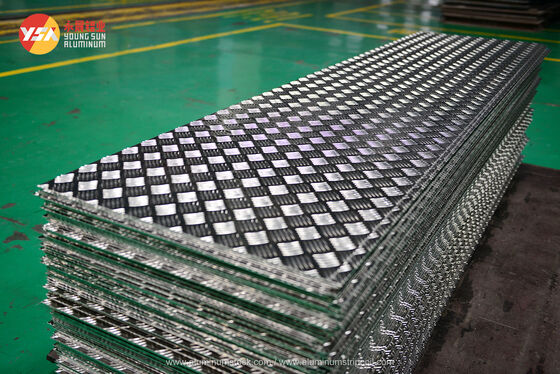 Aluminum Checkered Plate 4x8 1220x2440mm Custom Size 5 Bar Anti Slip Heat Preservation Cutting Service