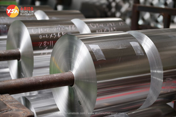 Aanpasbare gecoate aluminiumfolie / voorgecoate aluminiumfolie / waterdichte aluminiumfolie. 1060, 1235, 8011. Voor dakwaterdichtheid, beveiliging tegen vocht en pijpleiding.